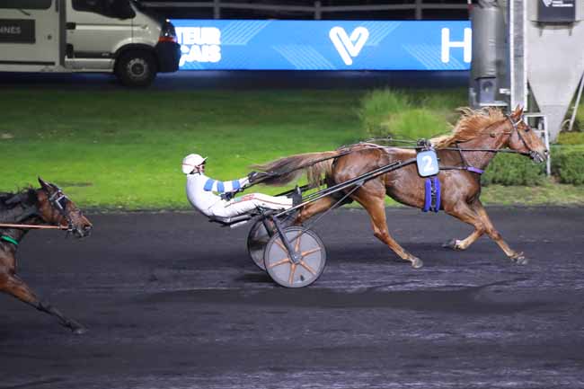 Photo d'arrivée de la course pmu PRIX DE CORMELLES à PARIS-VINCENNES le Mardi 4 novembre 2025