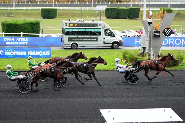 Photo d'arrivée de la course pmu PRIX DE VAUMAS à PARIS-VINCENNES le Jeudi 6 novembre 2025