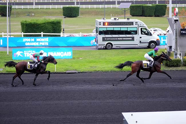 Photo d'arrivée de la course pmu PRIX CENERI FORCINAL à PARIS-VINCENNES le Jeudi 6 novembre 2025