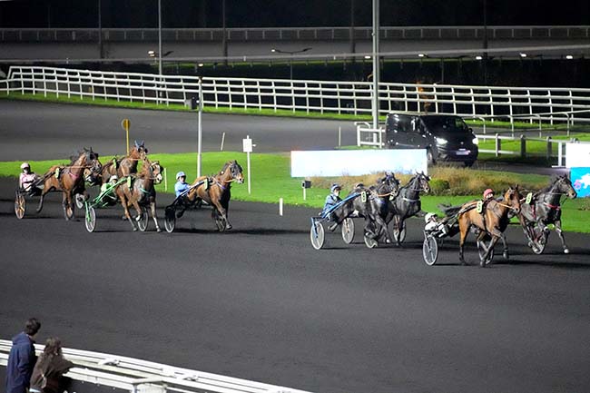 Photo d'arrivée de la course pmu PRIX DE COGNAC à PARIS-VINCENNES le Jeudi 6 novembre 2025