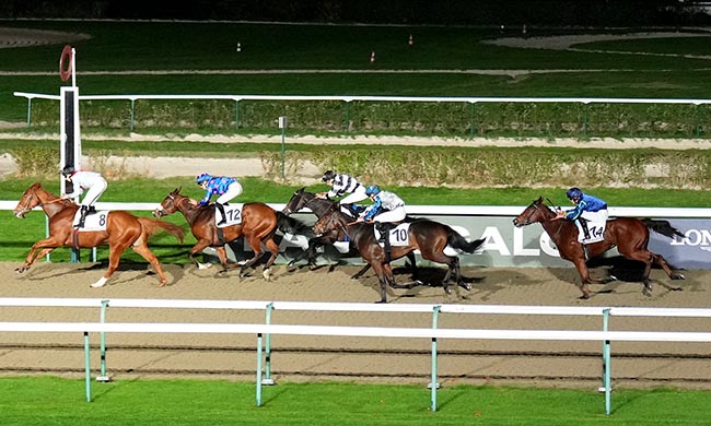 Photo d'arrivée de la course pmu PRIX GEOFF LEWIS à DEAUVILLE le Vendredi 7 novembre 2025