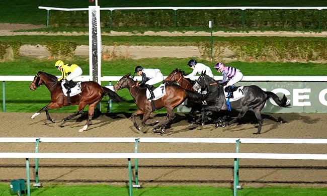 Photo d'arrivée de la course pmu PRIX DE CROISSANVILLE à DEAUVILLE le Vendredi 7 novembre 2025