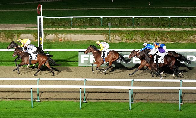 Photo d'arrivée de la course pmu PRIX PORLEZZA à DEAUVILLE le Vendredi 7 novembre 2025