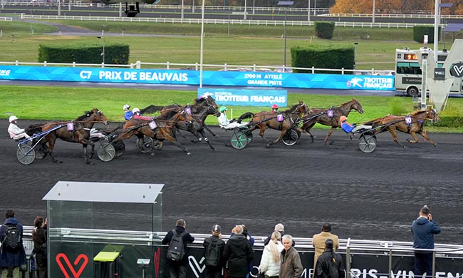 Photo d'arrivée de la course pmu PRIX DE BEAUVAIS à PARIS-VINCENNES le Samedi 8 novembre 2025