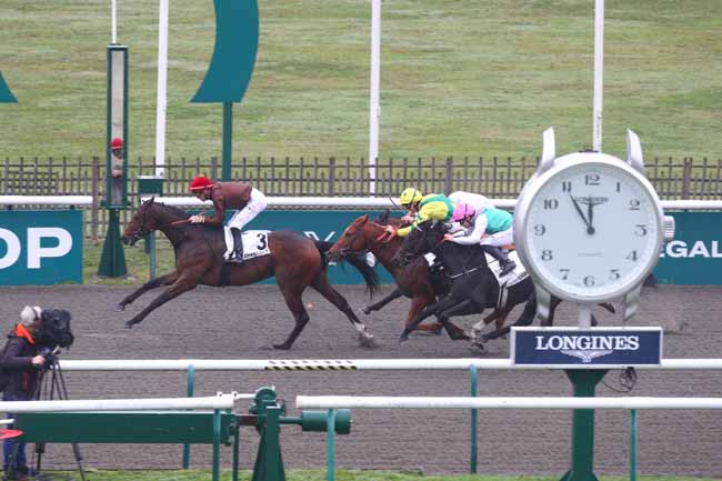 Photo d'arrivée de la course pmu PRIX DE TROISSY à CHANTILLY le Samedi 8 novembre 2025