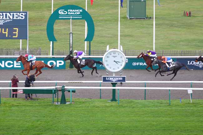 Photo d'arrivée de la course pmu PRIX DU DOMAINE DE VALGENCEUSE à CHANTILLY le Samedi 8 novembre 2025