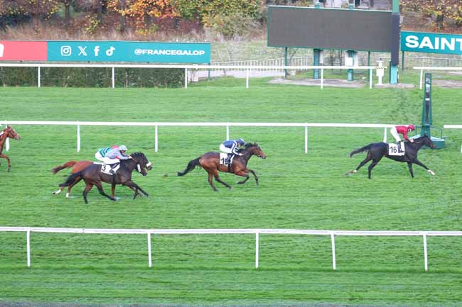 Photo d'arrivée de la course pmu PRIX ISOLA BELLA à SAINT CLOUD le Dimanche 9 novembre 2025