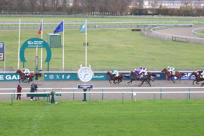 Photo d'arrivée de la course pmu PRIX DU MONT CESAR à CHANTILLY le Lundi 10 novembre 2025