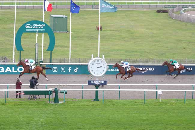 Photo d'arrivée de la course pmu PRIX DE LA VOIE DU GARDE à CHANTILLY le Lundi 10 novembre 2025