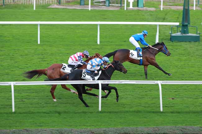 Photo d'arrivée de la course pmu PRIX DE JUZIERS à SAINT CLOUD le Vendredi 14 novembre 2025
