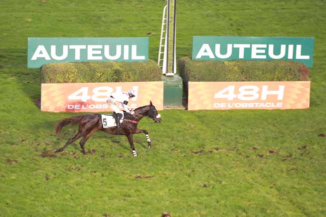 Photo d'arrivée de la course pmu PRIX LA HAYE JOUSSELIN à AUTEUIL le Dimanche 16 novembre 2025