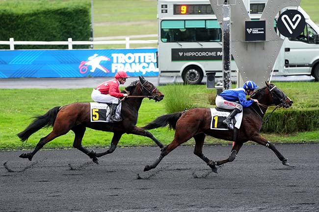 Photo d'arrivée de la course pmu PRIX DE MONTARGIS à PARIS-VINCENNES le Lundi 17 novembre 2025