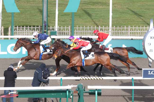 Photo d'arrivée de la course pmu PRIX DE LA COURTILLE à CHANTILLY le Mardi 18 novembre 2025