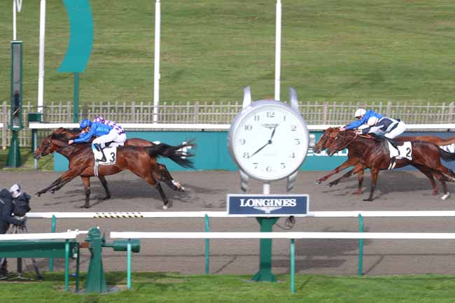 Photo d'arrivée de la course pmu PRIX THOMAS BRYON à CHANTILLY le Mardi 18 novembre 2025