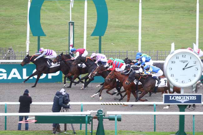 Photo d'arrivée de la course pmu PRIX SALAMANDRE à CHANTILLY le Mardi 18 novembre 2025
