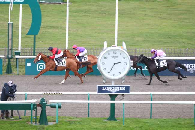 Photo d'arrivée de la course pmu PRIX DU POTEAU DU GATEAU à CHANTILLY le Mardi 18 novembre 2025