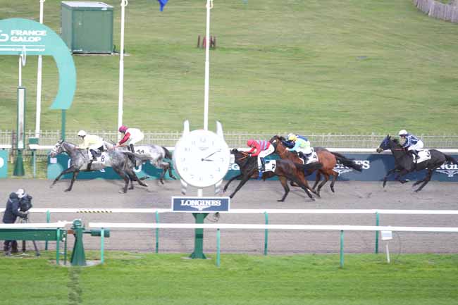 Photo d'arrivée de la course pmu PRIX DE L'HORLOGE ASTRONOMIQUE à CHANTILLY le Mardi 18 novembre 2025