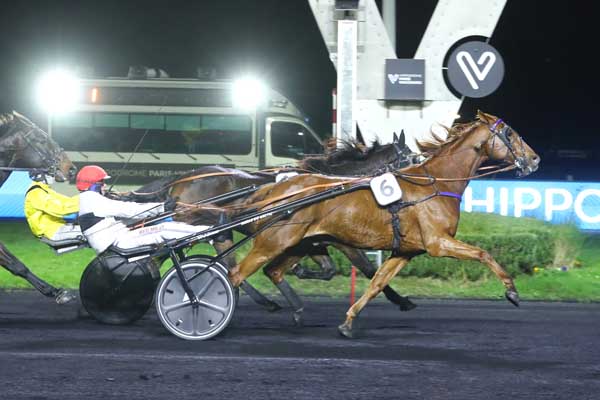 Photo d'arrivée de la course pmu PRIX ARIETIS à PARIS-VINCENNES le Mardi 18 novembre 2025