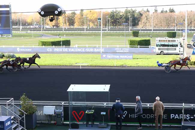 Photo d'arrivée de la course pmu PRIX DE VALENCE-SUR-BAISE à PARIS-VINCENNES le Jeudi 20 novembre 2025
