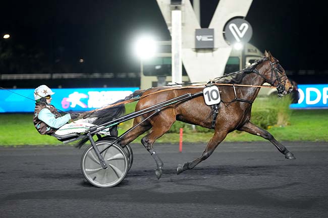 Photo d'arrivée de la course pmu PRIX KERONIS à PARIS-VINCENNES le Vendredi 21 novembre 2025