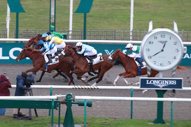 Photo d'arrivée de la course pmu PRIX DE L'ETRIER à CHANTILLY le Vendredi 21 novembre 2025