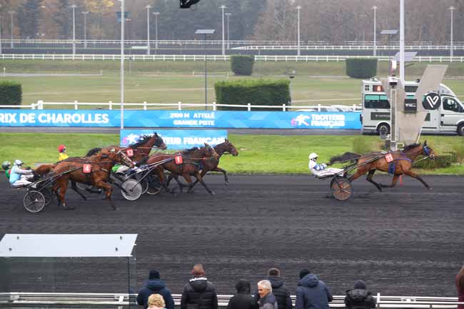 Photo d'arrivée de la course pmu PRIX DE CHAROLLES à PARIS-VINCENNES le Samedi 22 novembre 2025