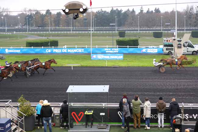 Photo d'arrivée de la course pmu PRIX DE MANCIET à PARIS-VINCENNES le Samedi 22 novembre 2025