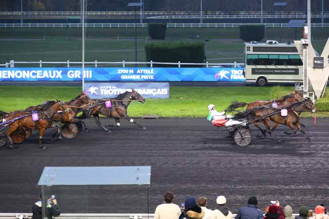 Photo d'arrivée de la course pmu PRIX DE CHENONCEAUX à PARIS-VINCENNES le Samedi 22 novembre 2025