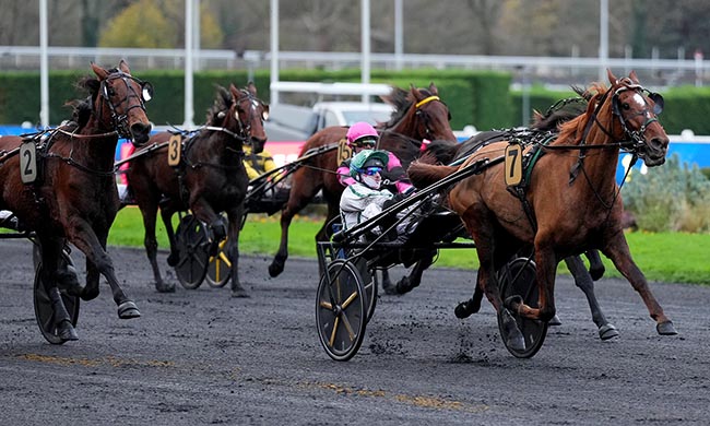Photo d'arrivée de la course pmu PRIX DE JULLOUVILLE à PARIS-VINCENNES le Mardi 25 novembre 2025