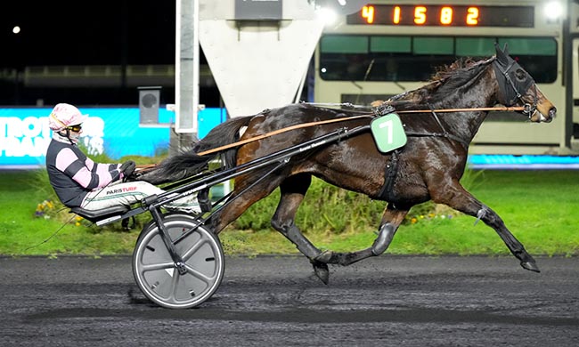 Photo d'arrivée de la course pmu PRIX DE PLOUBALAY à PARIS-VINCENNES le Mardi 25 novembre 2025
