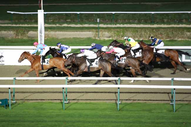 Photo d'arrivée de la course pmu PRIX DE L'AUBERGE DES PEINTRES à DEAUVILLE le Mercredi 26 novembre 2025