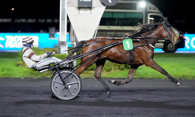 Photo d'arrivée de la course pmu PRIX DE BONNIEUX à PARIS-VINCENNES le Mercredi 26 novembre 2025