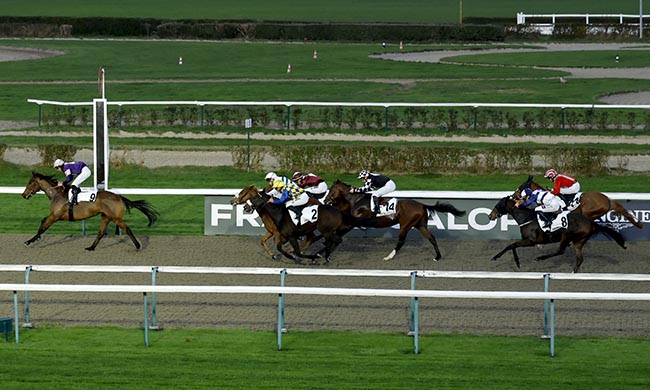 Photo d'arrivée de la course pmu PRIX DU PONT DE BROTONNE à DEAUVILLE le Vendredi 28 novembre 2025