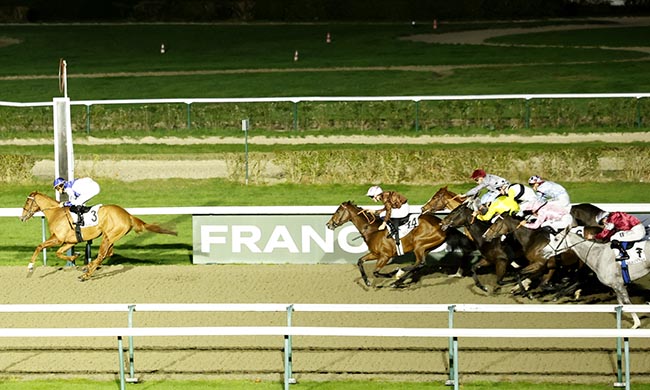 Photo d'arrivée de la course pmu PRIX DU PONT DE NORMANDIE à DEAUVILLE le Vendredi 28 novembre 2025