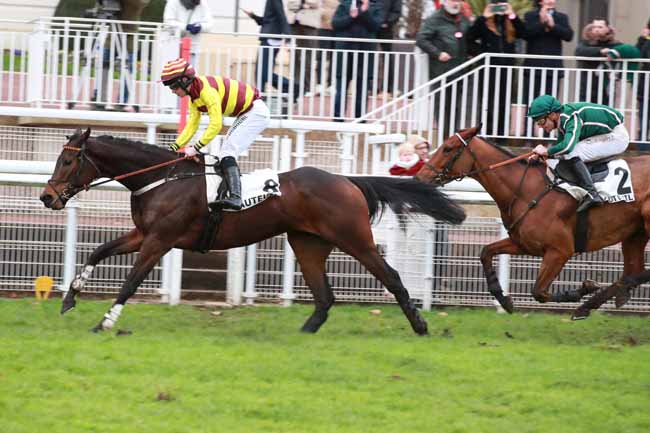 Photo d'arrivée de la course pmu PRIX GERARD PHILIPPEAU à AUTEUIL le Samedi 29 novembre 2025