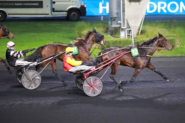 Photo d'arrivée de la course pmu PRIX DE CABRIERES à PARIS-VINCENNES le Lundi 1 décembre 2025