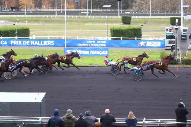 Photo d'arrivée de la course pmu PRIX DE NALLIERS à PARIS-VINCENNES le Mercredi 3 décembre 2025