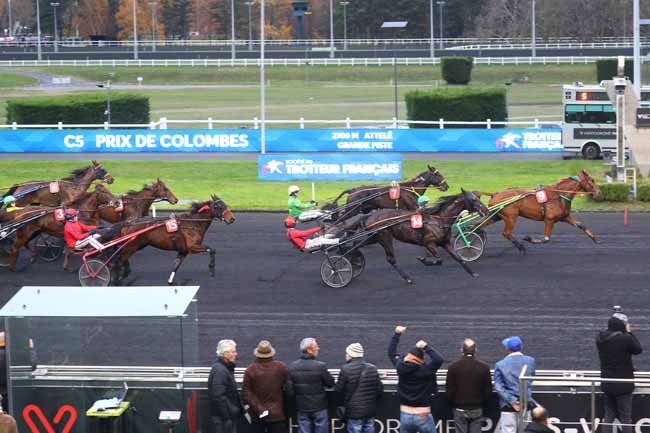 Photo d'arrivée de la course pmu PRIX DE COLOMBES à PARIS-VINCENNES le Mercredi 3 décembre 2025