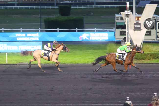 Photo d'arrivée de la course pmu PRIX DE CHAMALIERES à PARIS-VINCENNES le Mercredi 3 décembre 2025