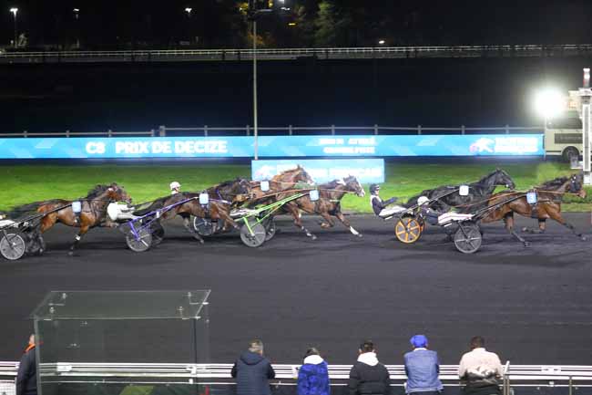 Photo d'arrivée de la course pmu PRIX DE DECIZE à PARIS-VINCENNES le Mercredi 3 décembre 2025
