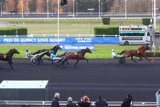 Photo d'arrivée de la course pmu PRIX DE QUINCY-SOUS-SENART à PARIS-VINCENNES le Jeudi 4 décembre 2025