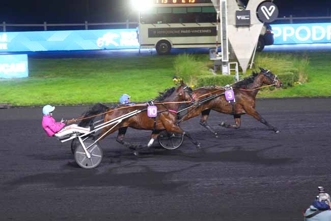 Photo d'arrivée de la course pmu PRIX DE MOULINS à PARIS-VINCENNES le Jeudi 4 décembre 2025