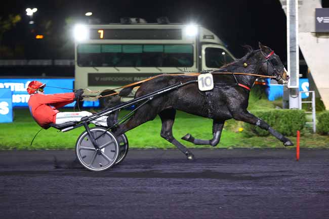Photo d'arrivée de la course pmu PRIX ELECTRA à PARIS-VINCENNES le Vendredi 5 décembre 2025
