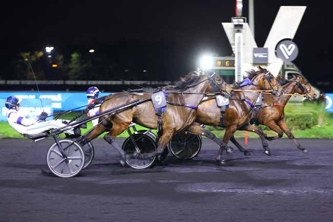 Photo d'arrivée de la course pmu PRIX PHOBOS à PARIS-VINCENNES le Vendredi 5 décembre 2025