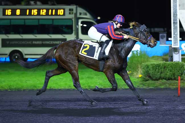 Photo d'arrivée de la course pmu PRIX SEMELE à PARIS-VINCENNES le Vendredi 5 décembre 2025