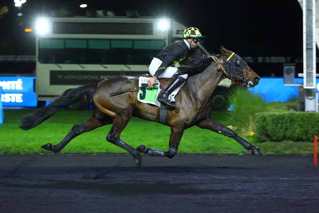 Photo d'arrivée de la course pmu PRIX CIRCINUS à PARIS-VINCENNES le Vendredi 5 décembre 2025