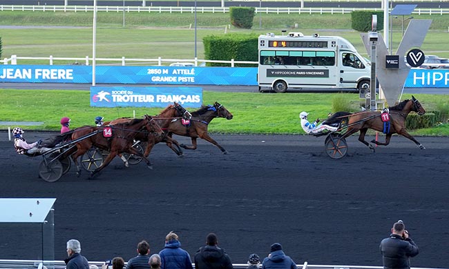 Photo d'arrivée de la course pmu PRIX JEAN FRERE (PRIX DE LAON) à PARIS-VINCENNES le Samedi 6 décembre 2025