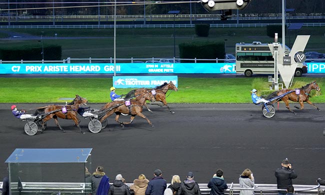 Photo d'arrivée de la course pmu PRIX ARISTE HEMARD à PARIS-VINCENNES le Samedi 6 décembre 2025