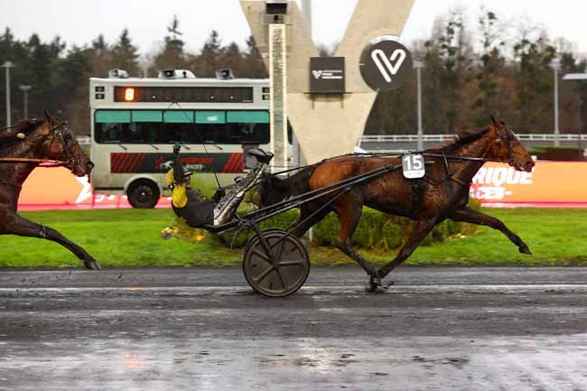 Photo d'arrivée de la course pmu PRIX DU BOURBONNAIS-AMERIQUE RACES Q2 à PARIS-VINCENNES le Dimanche 7 décembre 2025