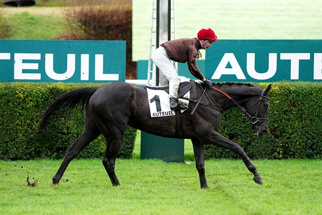 Photo d'arrivée de la course pmu PRIX ROGER DE MINVIELLE à AUTEUIL le Dimanche 7 décembre 2025